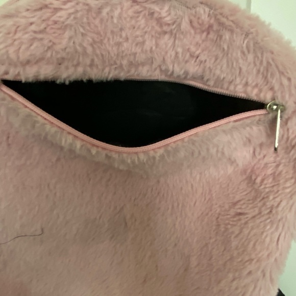 Pink Fuzzy backpack 📕 - Picture 3 of 3